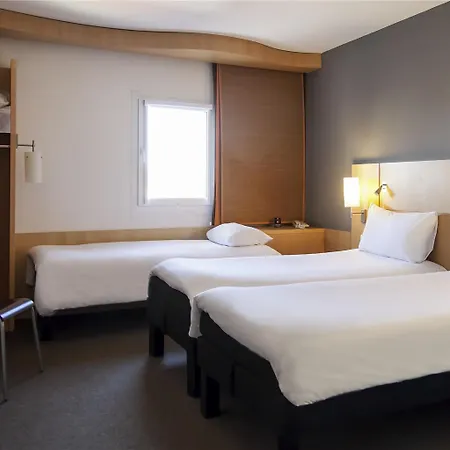 Ibis Old Town 3*