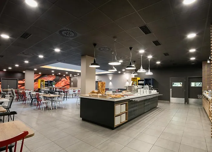 Hotel Ibis Old Town 3*