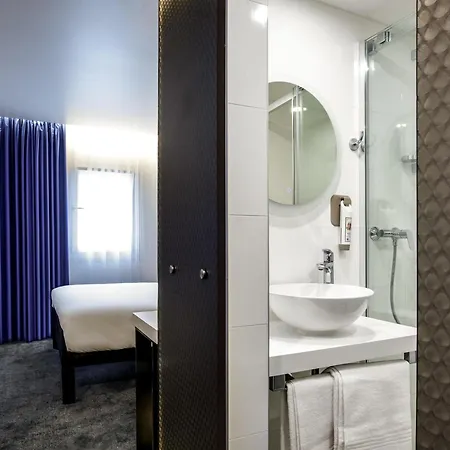 Отель Ibis Old Town 3*