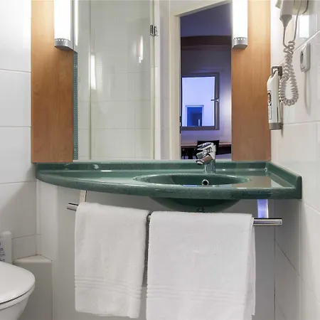 Ibis Old Town Отель