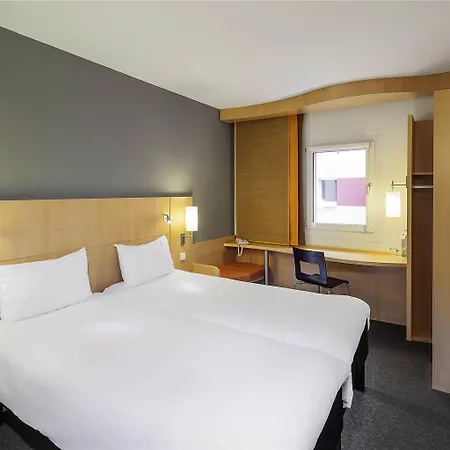 Отель Ibis Old Town