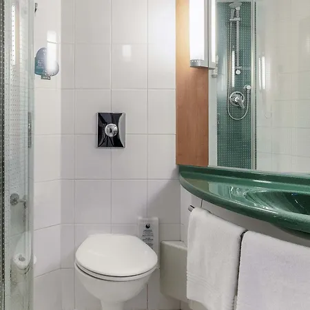 Hotel Ibis Old Town 3*