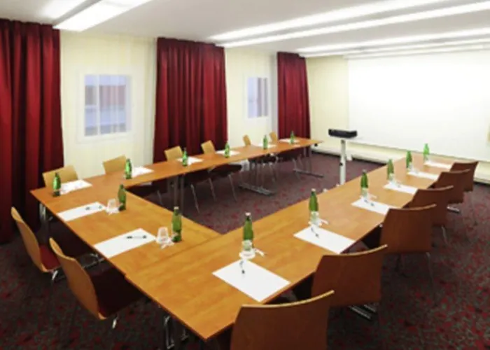 Hotel Ibis Old Town 3*