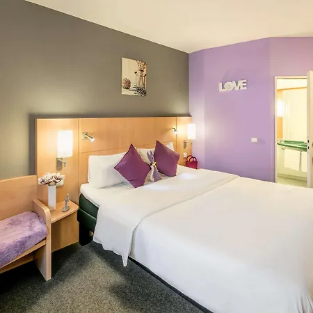 Отель Ibis Old Town 3*
