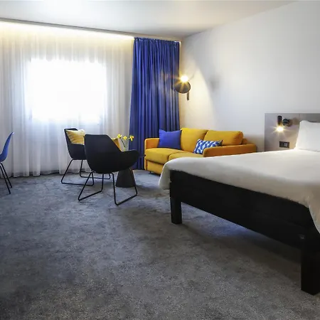 Ibis Old Town Отель